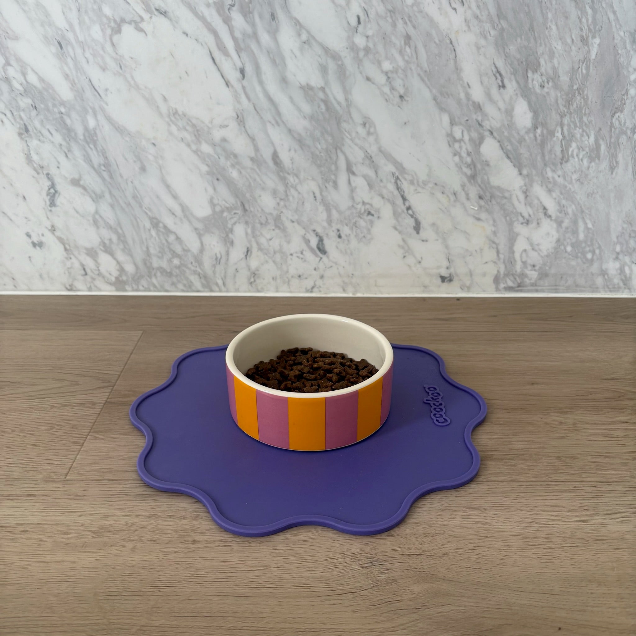 Placemat SPILL THE TEA rond